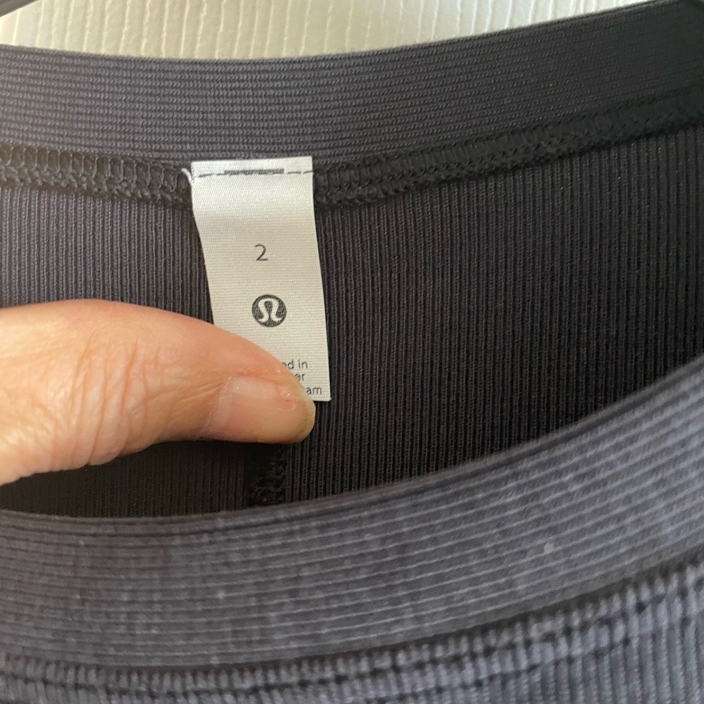Lululemon crop top - Picture 3 of 6